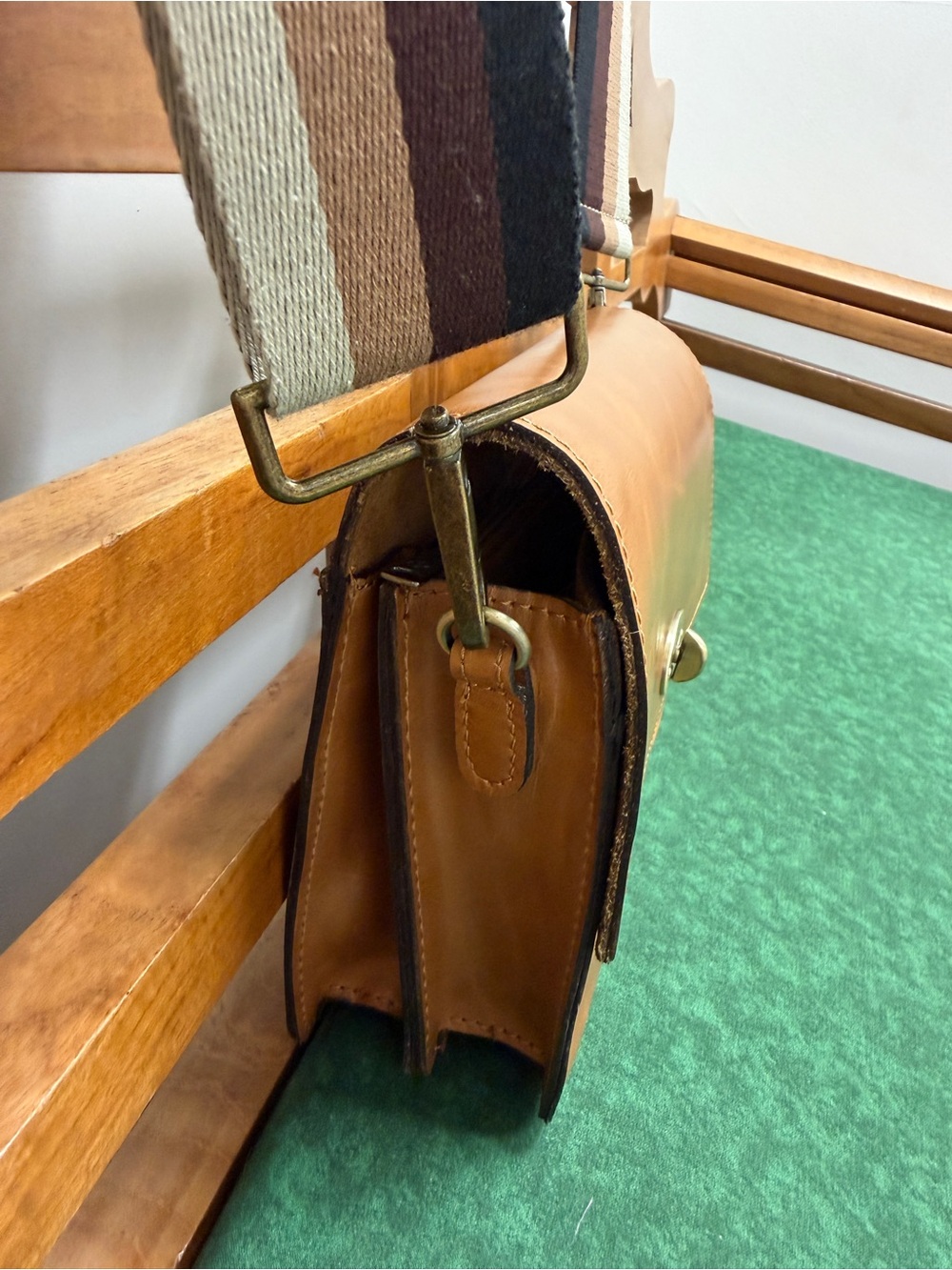 Patricia Nash Vintage Tan Leather Crossbody Bag & 4 tone guitar strap - Picture 6 of 11